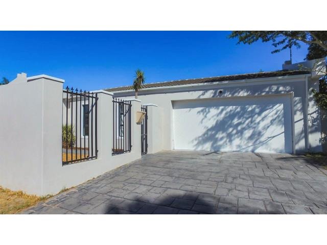 To Let 4 Bedroom Property for Rent in Blouberg Sands Western Cape